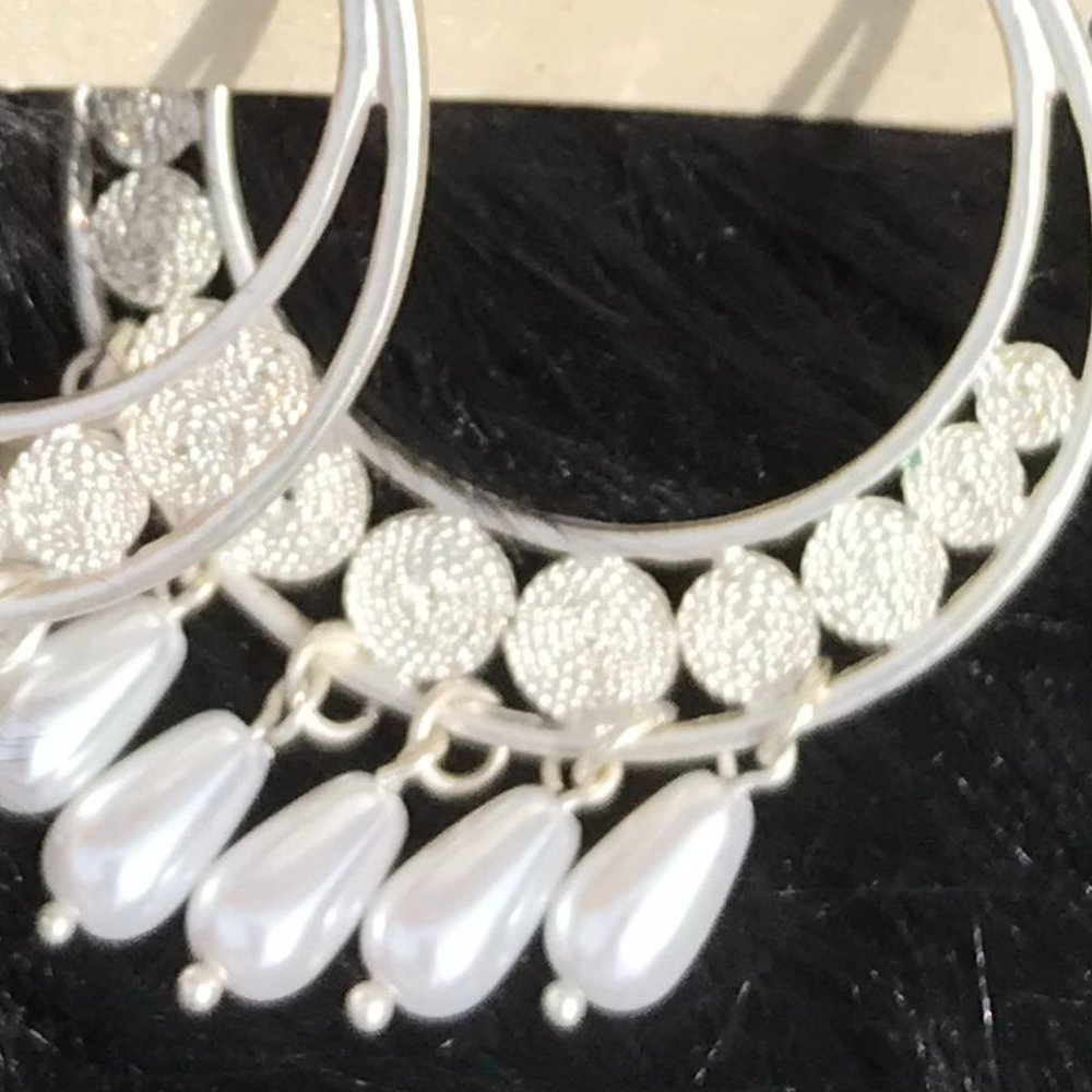 Boho Brushed Silvertone Pearl Post Hoops Bohemian Gypsy Dressy Career Date Night - Picture 2 of 3